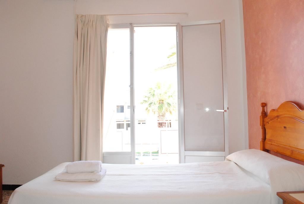 Hostal Paris Ciutadella Ciutadella  Δωμάτιο φωτογραφία