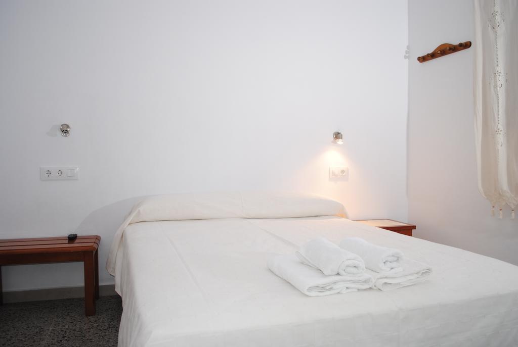 Hostal Paris Ciutadella Ciutadella  Δωμάτιο φωτογραφία